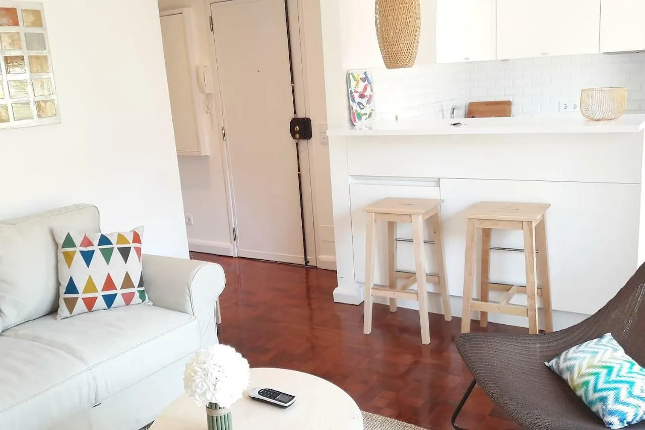 リスボンModern Cosy Flat With Terrace In Campo De Ourique.アパートメント リスボン