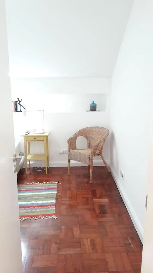 リスボンModern Cosy Flat With Terrace In Campo De Ourique.アパートメント ポルトガル