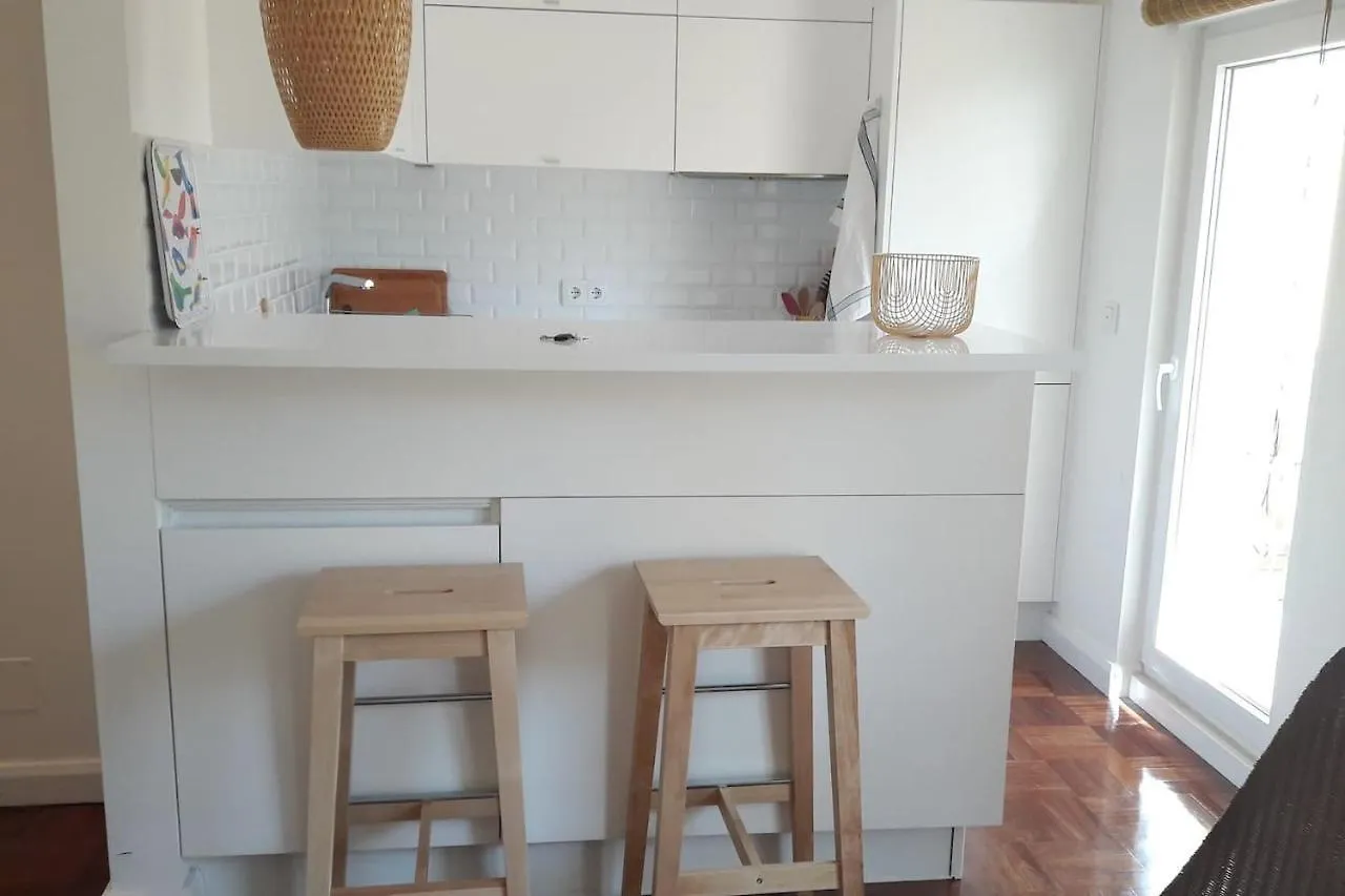 アパート リスボンModern Cosy Flat With Terrace In Campo De Ourique.アパートメント